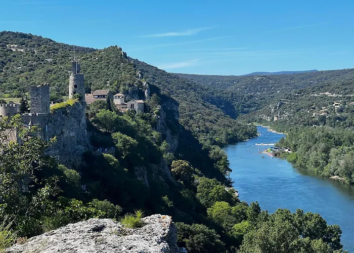 Le Clos Des Songes. Couette-café 3*